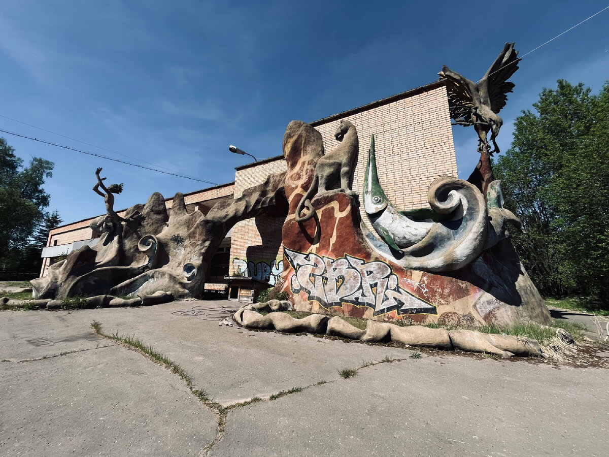 Кинотеатр с библиотекой