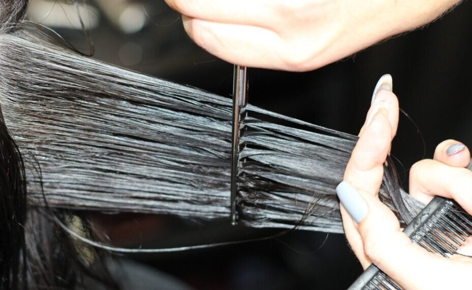    Окрашивание лучше доверить профессионалу/pxhere.com