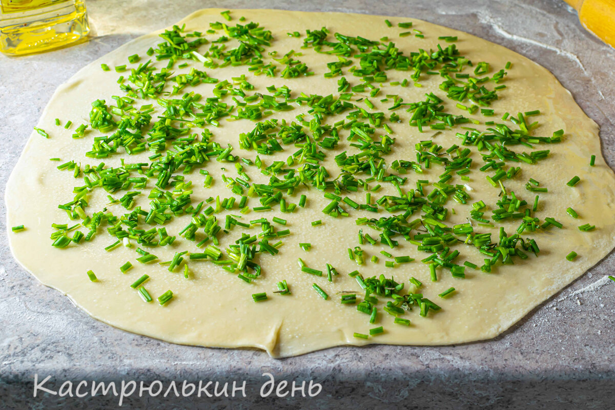 Лепешки слоеные с зеленым луком на сковороде. Только вода и мука, а в  результате вкусное блюдо | Кастрюлькин день | Дзен