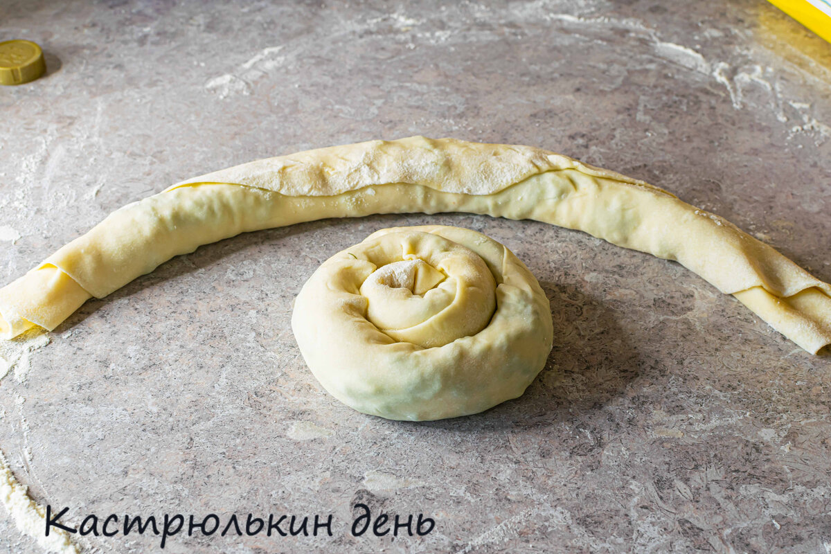 Лепешки слоеные с зеленым луком на сковороде. Только вода и мука, а в  результате вкусное блюдо | Кастрюлькин день | Дзен