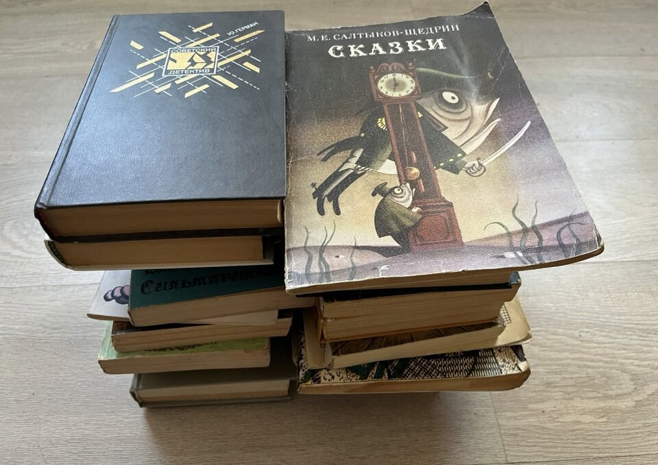Фото с которым продались книги 