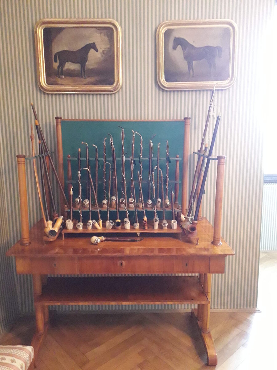 Коллекция курительных трубок. Фото моё.