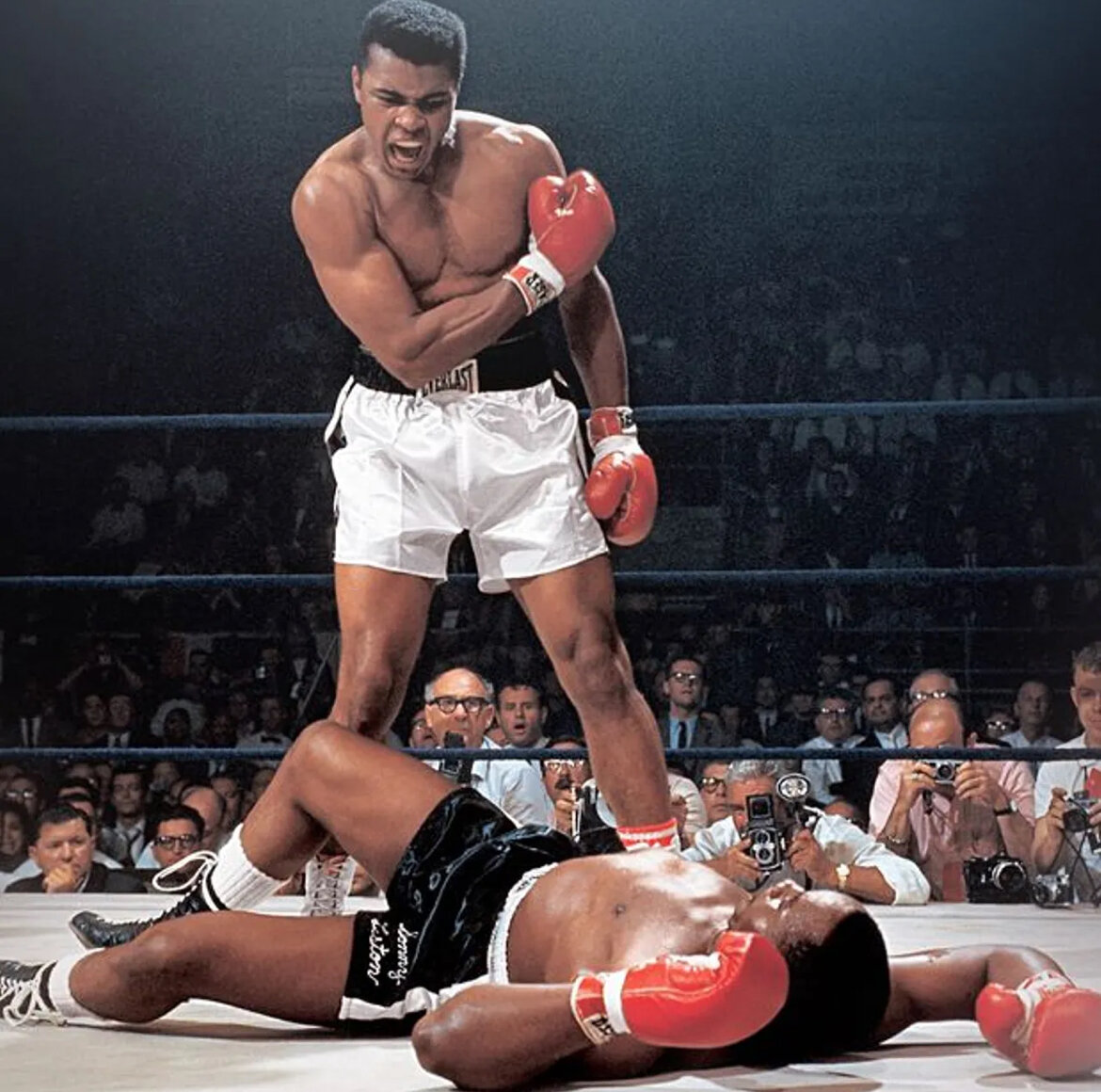 Кадр из культового фильма 1974 года «Грохот в джунглях» 