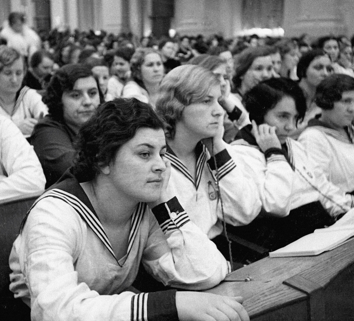    Участницы Всеармейского совещания жен командного и начальствующего состава РККА (Рабоче-крестьянская Красная армия)   
Фото: Георгий Зельма / РИА Новости