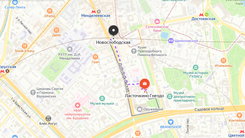 До ближайшей станции метро идти 5-7 минут