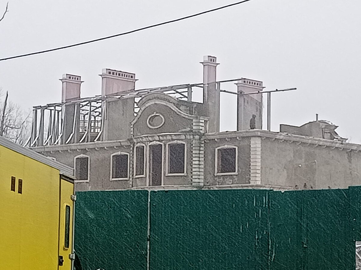 Особняк Ахеджак в самом начале сноса (авторское фото)