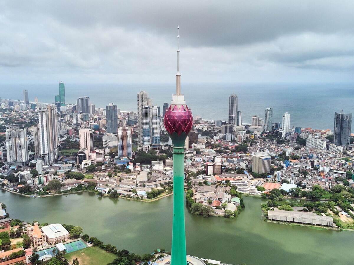    Башня Лотоса в Коломбо, Шри-Ланка© iStock.com / Dmitrii Anikin