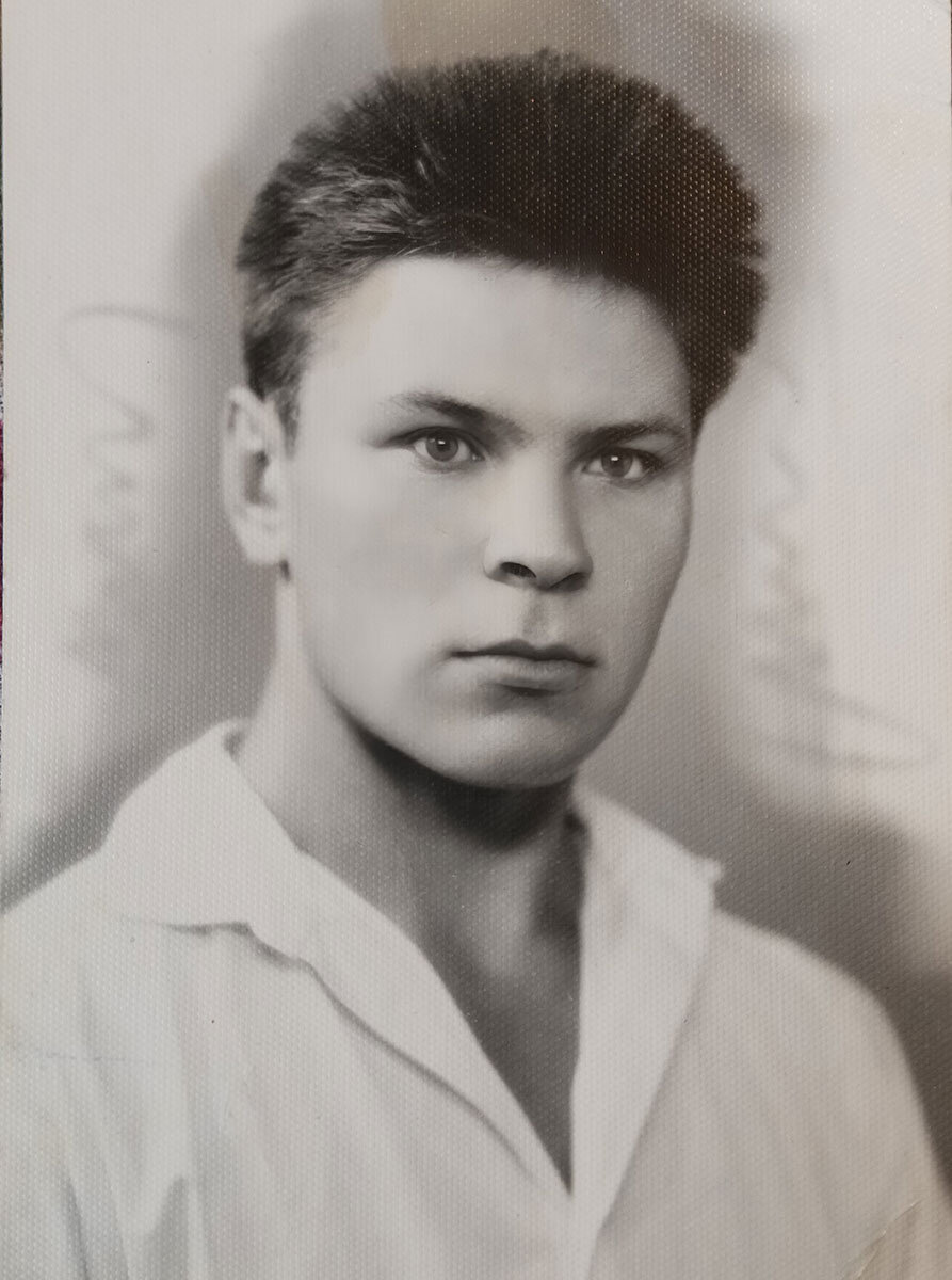 Таким был Толя, когда его полюбила Нина. В письмах она ласково звала его «Ежиком». А он ее – «Норильчонком»