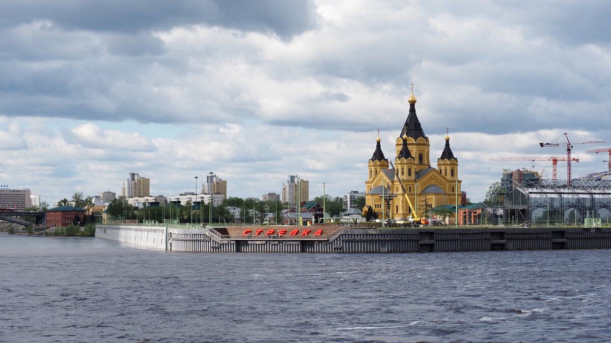 Стрелка - место слияния Оки и Волги у Нижнего Новгорода