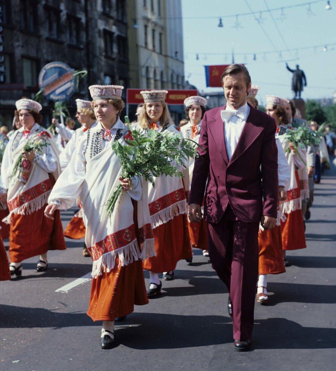 Шествие по Риге участников Праздника песни и танца, 1980 год