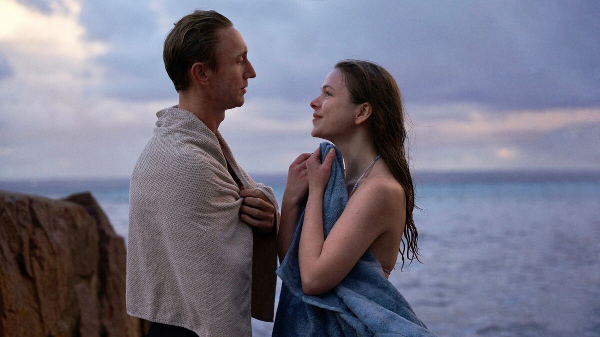 «Почти нормальная семья» (En helt vanlig familj), 1 сезон, Швеция, 2023