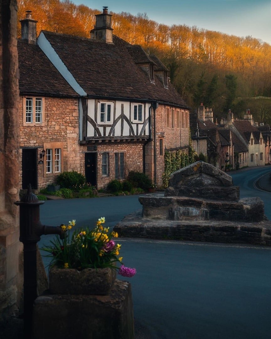 Касл Комб (Castle Combe) - небольшая деревня в регионе Котсуолдс, графства Уилтшир - многими считается самой красивой деревней в Англии. С XIV века здесь практически ничего не поменялось.-1-3