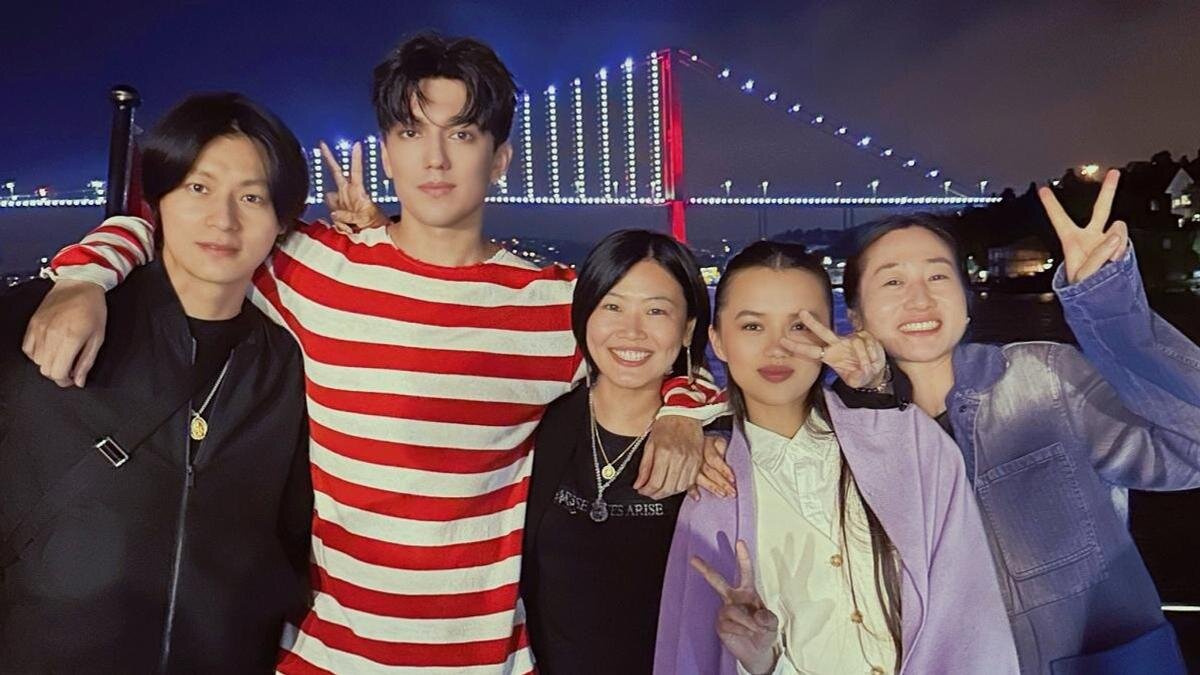    Димаш Кудайберген с сестрой и друзьями из Китая:instagram.com/kudaibergenov.dimash