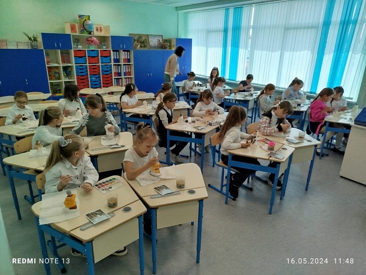    Мастер-классы по раскрашиванию статуэтки Василия Теркина прошли в ДК и школах Мариуполя