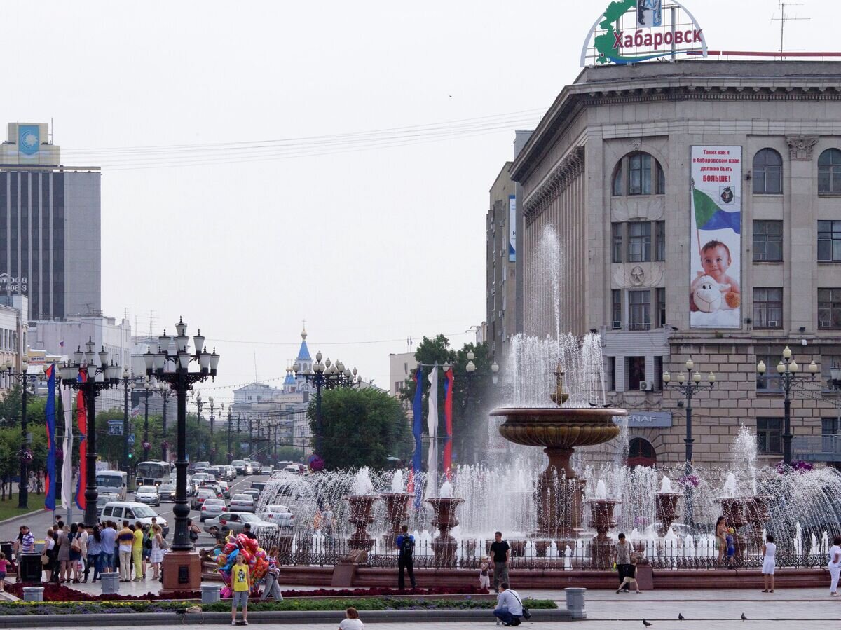    Фонтаны на площади Ленина в Хабаровске© РИА Новости / Виталий Белоусов