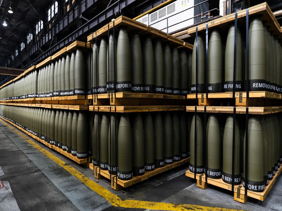    155-миллиметровые гаубичные снаряды M795 на заводе боеприпасов в Скрэнтоне, США© AP Photo / Matt Rourke
