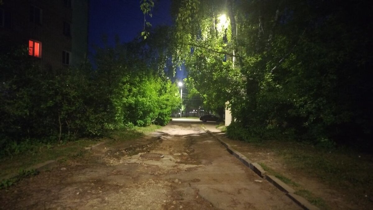 Суровая реальность по пути из кины до дома. Есть у нас и такие ландшафты, и вобщем-то, их, пожалуй, даже больше чем благостно-асфальтированных.