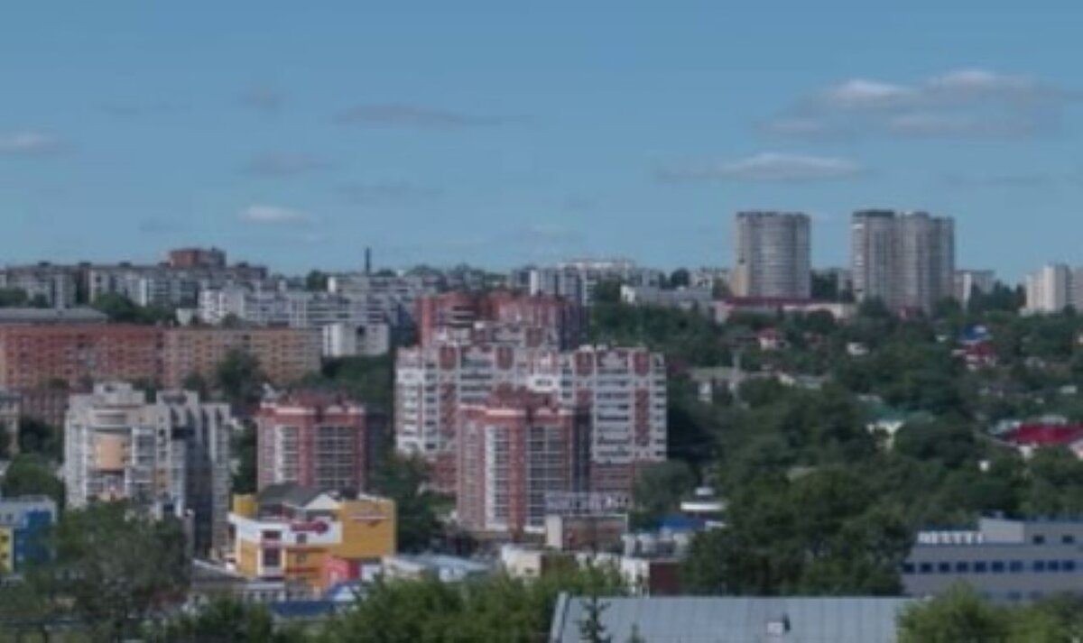    Внеплановый ремонт крыши вызвал вопросы у жителей дома №7 на улице Павлуновского в Курске