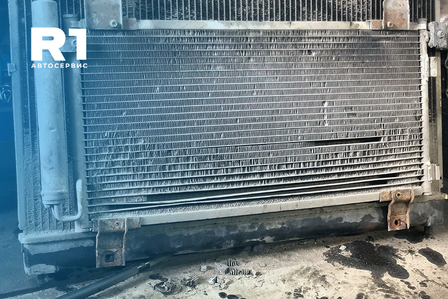 Радиатор Мазда 6 сгнил