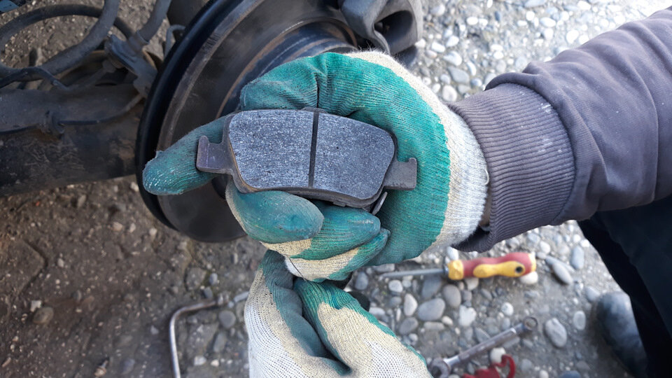 Наружная колодка стерлась только на половину