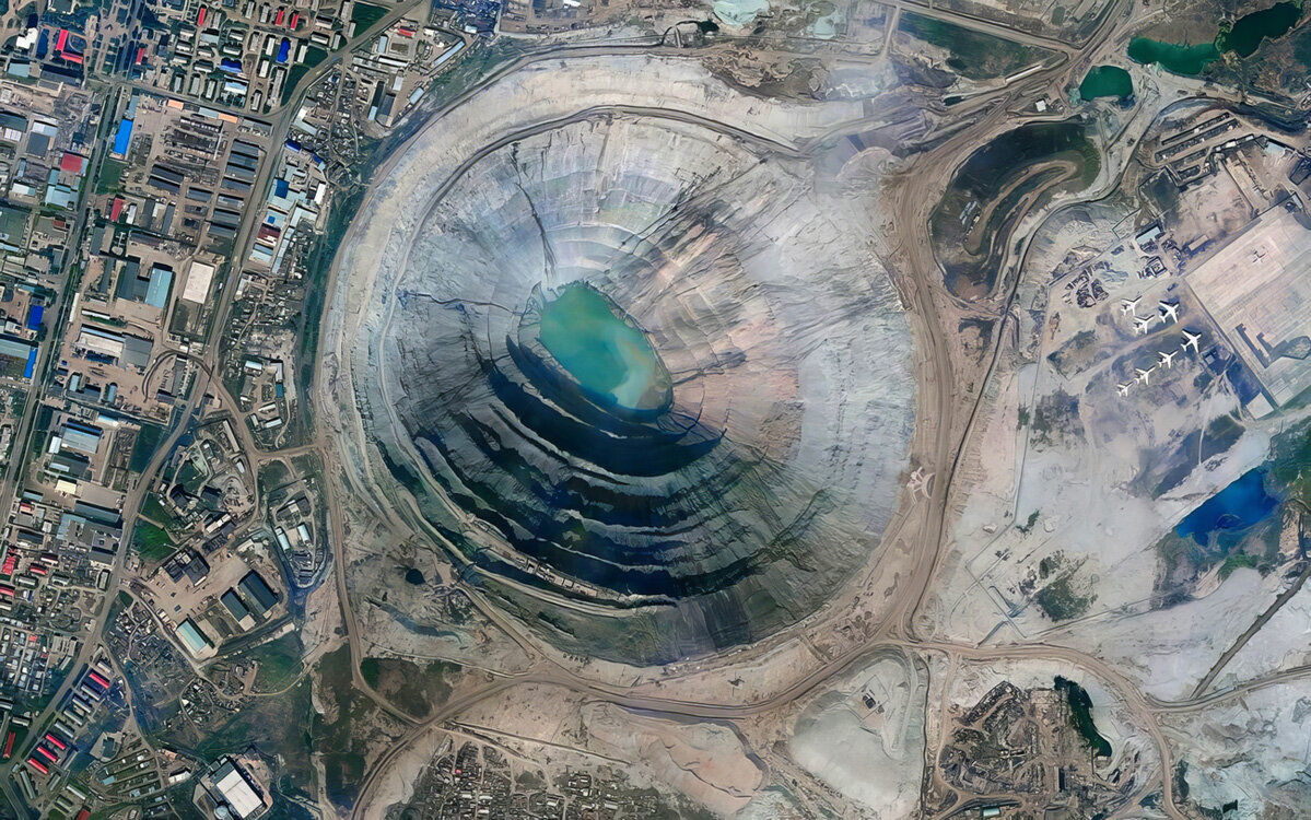 Алмазный карьер "Мир", спутниковый снимок "Роскосмос"