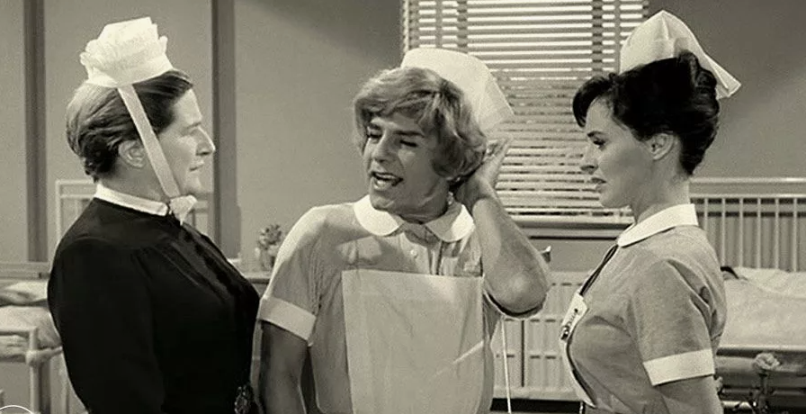 Кадр из фильма "Приключения Питкина в больнице" (1963)