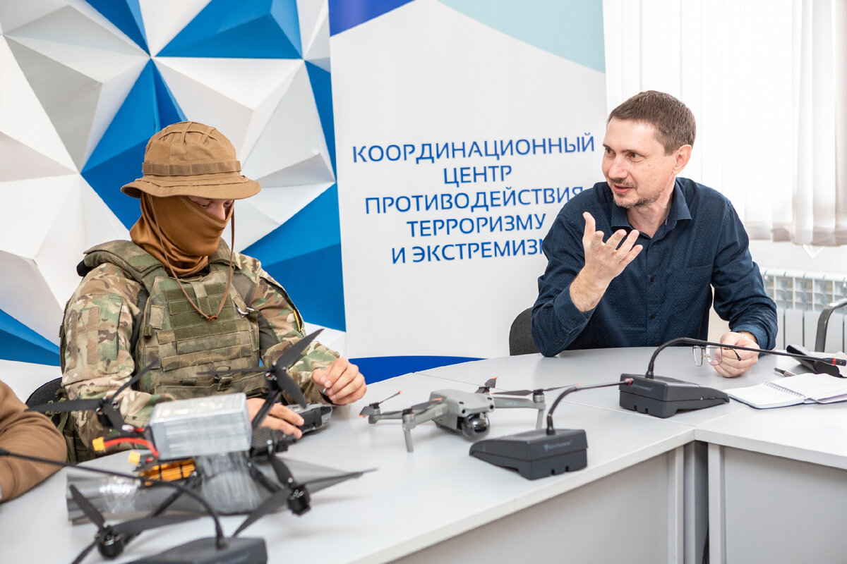 Координационный центр противодействия терроризму и экстремизму ВолГУ совместно с кафедрой русской филологии и журналистики ВолГУ организовал открытый диалог для студентов Волгограда.-7