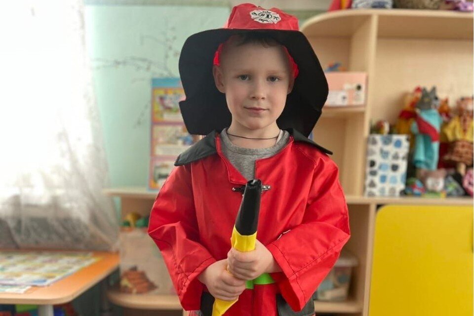    Пятилетний Богдан Лыков из поселка Подтёсово в Красноярском крае спас друга, провалившегося в канализационный люк. Фото: архив семьи.