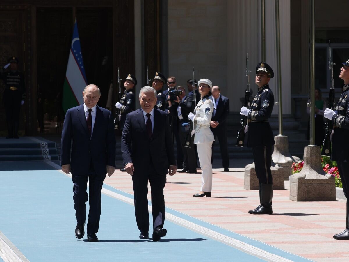    Президент РФ Владимир Путин и президент Узбекистана Шавкат Мирзиеев во время встречи в государственной резиденции "Куксарой"© РИА Новости / POOL