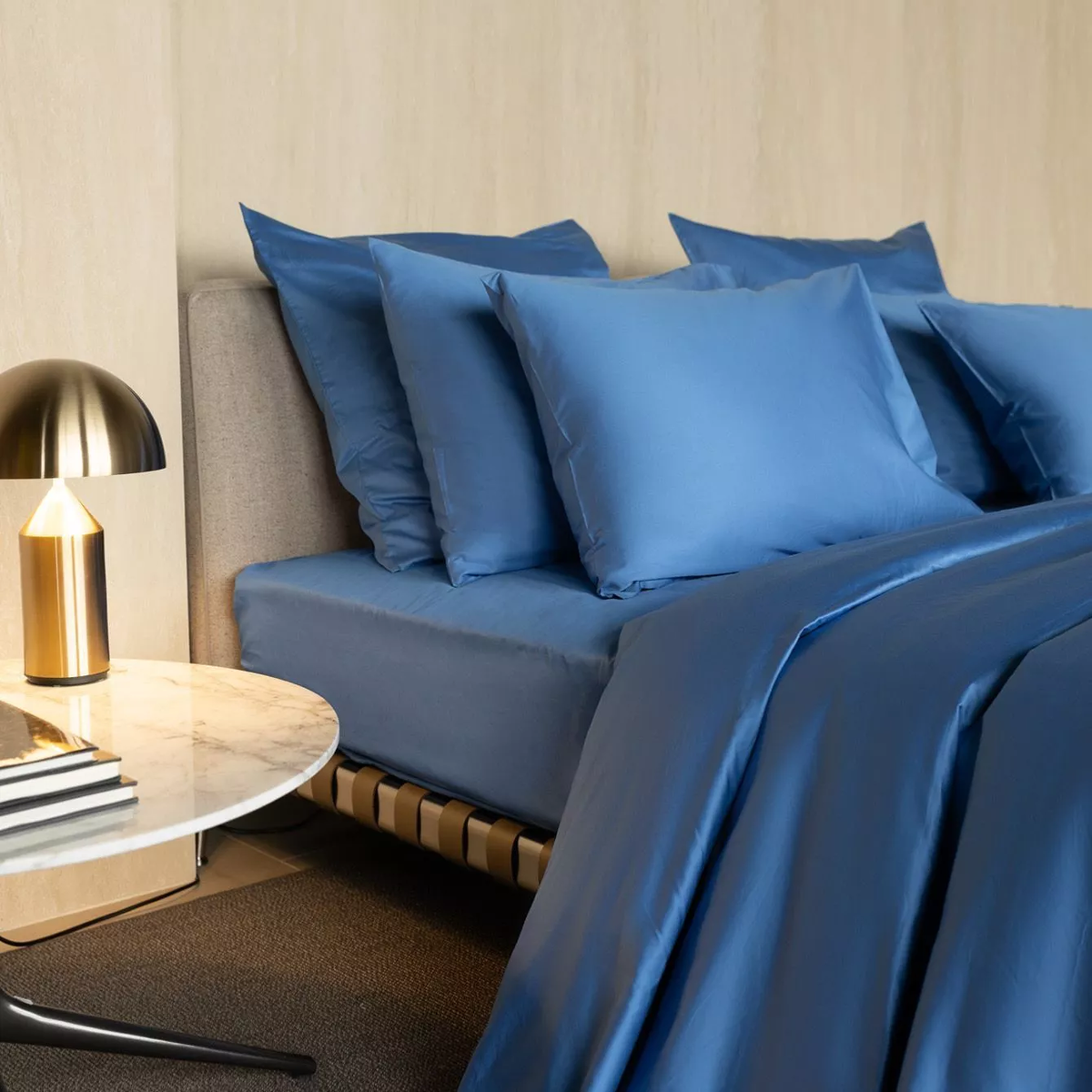 Комплект в васильково-синем цвете от российского бренда Mollen