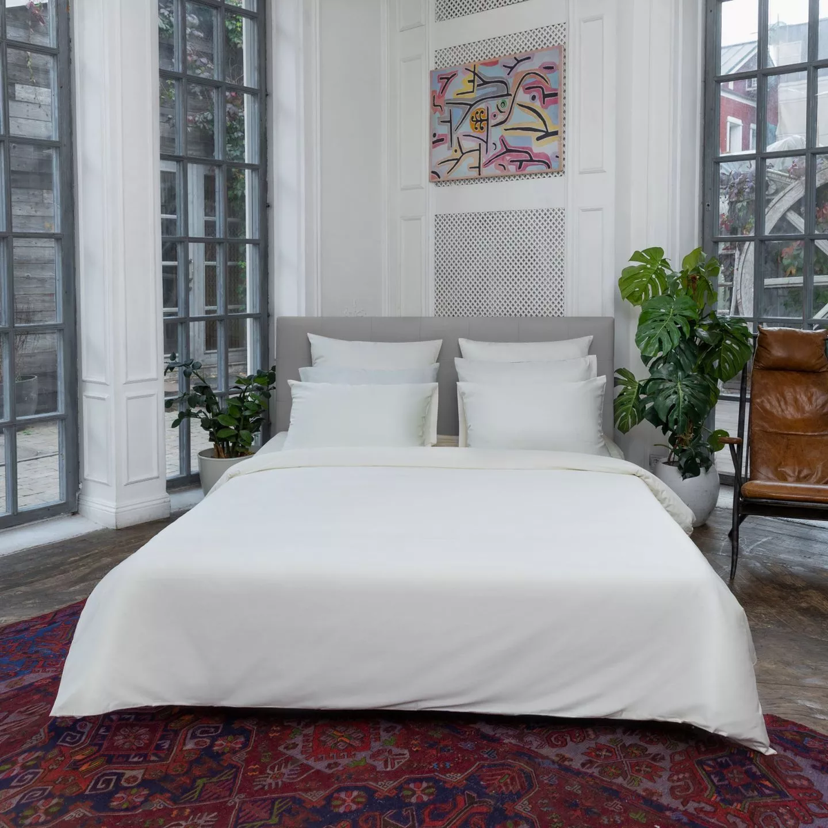 Комплект в жемчужно-белом цвете от российского бренда Mollen