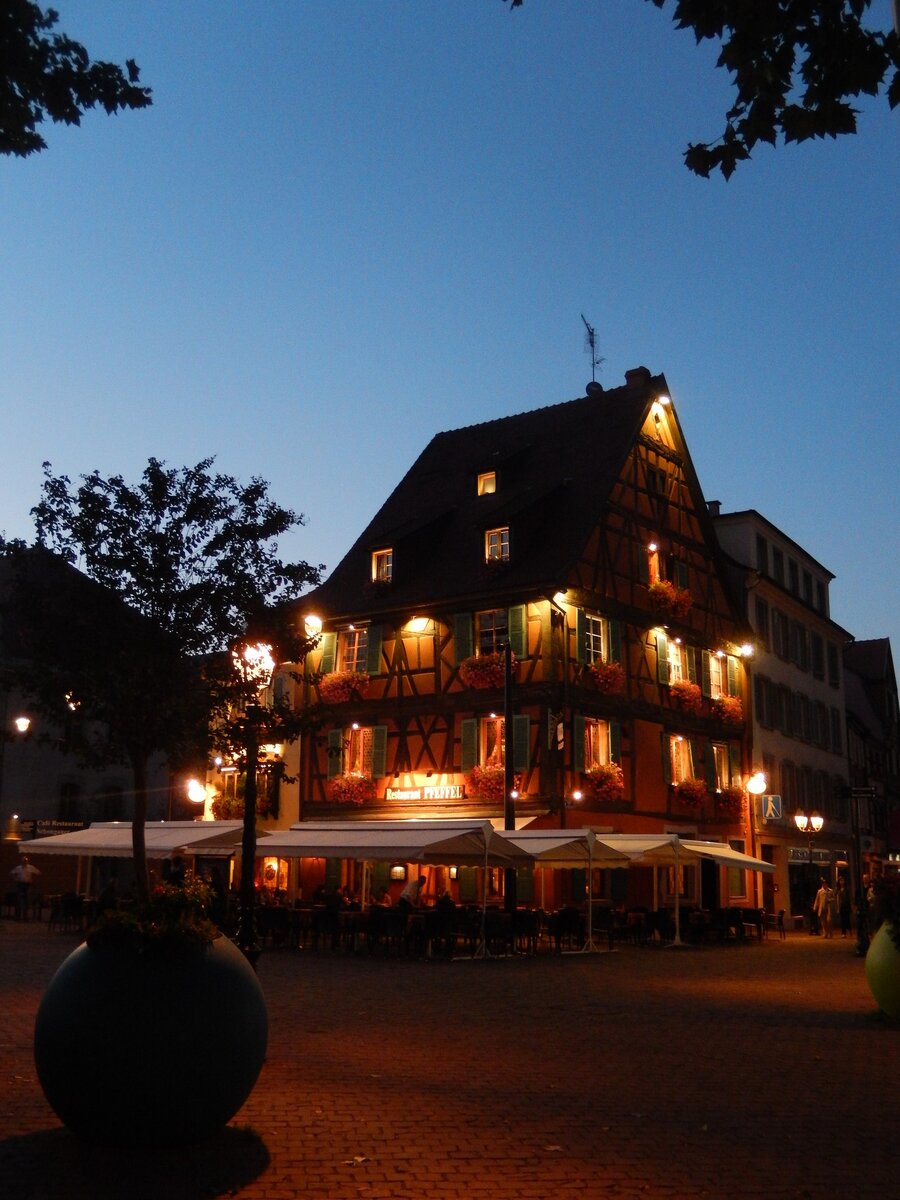 Здесь ужинала. Было вкусно. Фото моё 