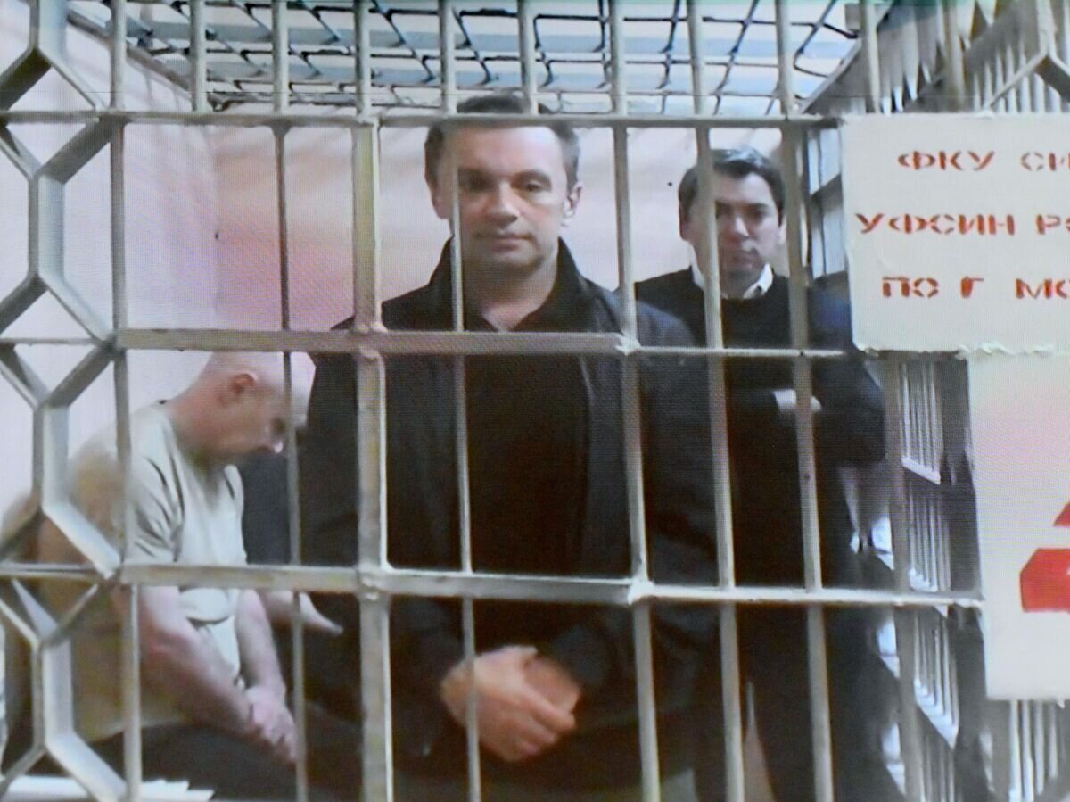    Видеотрансляция в зале судебных заседаний Московского городского суда, где проходит рассмотрение жалобы на арест совладельца ООО "Олимпситистрой" Александра Фомина© РИА Новости / Илья Питалев