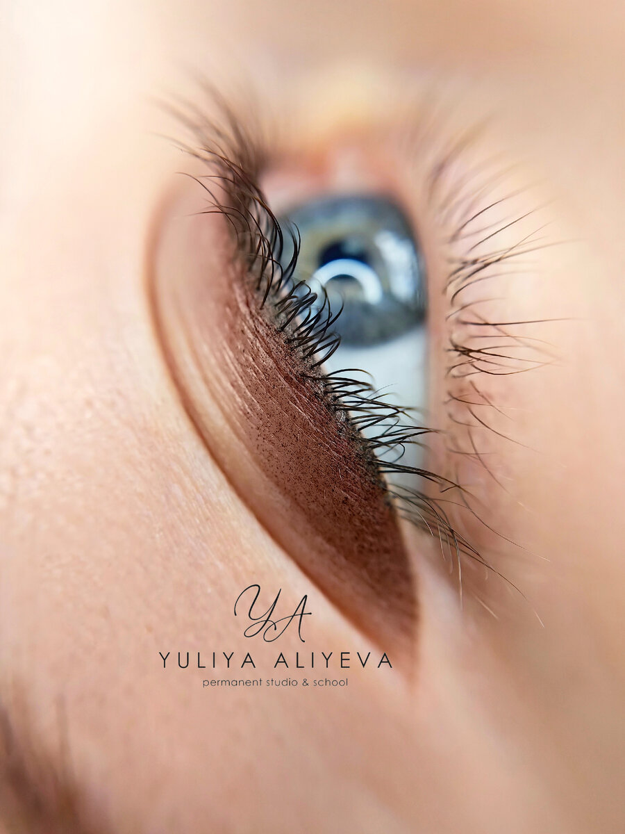 На фото – перманентный макияж век в технике Вуальная растушевка, эскиз и результат сразу после процедуры