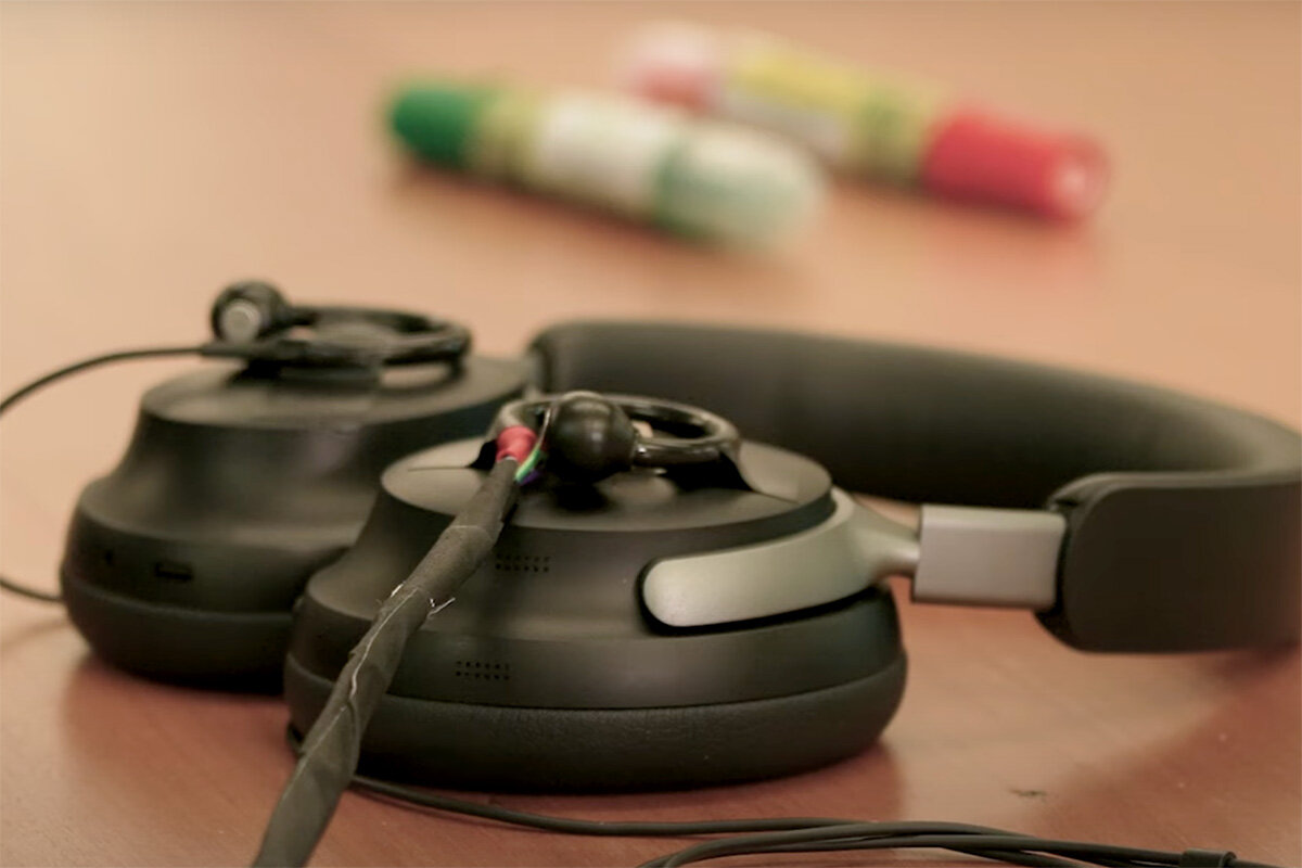 universityofwashington / YouTube📷Прототип наушников с шумоподавлением позволяет выбирать, какие фоновые шумы следует заглушить