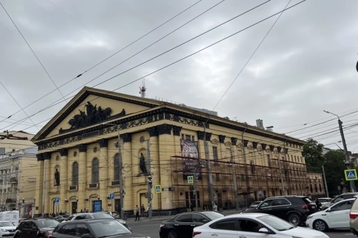    На ростовском цирке появились строительные леса