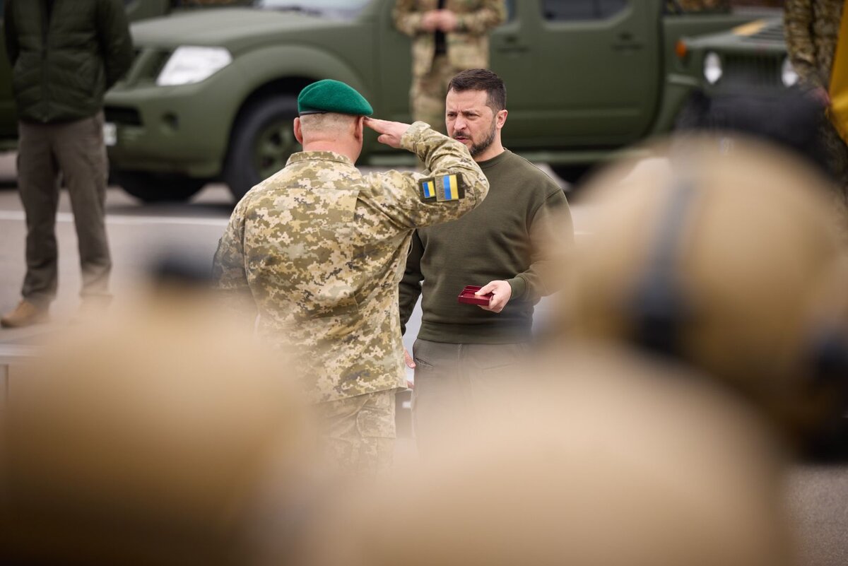 The Times: охранник Зеленского приказал сложить оружие при входе ВС РФ в  Киев | ИА Регнум | Дзен