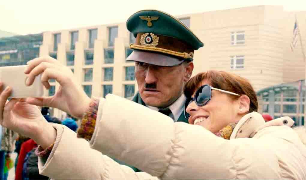 К\ф "Он снова здесь" Пока с ним фотографируются, а он ничего не может понять