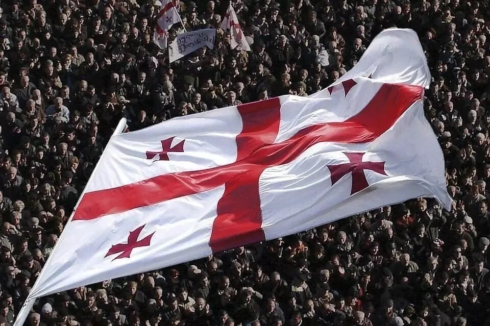 Манифестации против закона об иноагентах собирали в последние месяцы сотни тысяч человек. Фото: FT