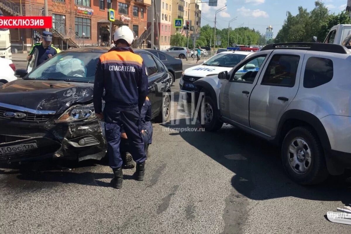    Женщину с ребенком госпитализировали после ДТП в Пскове