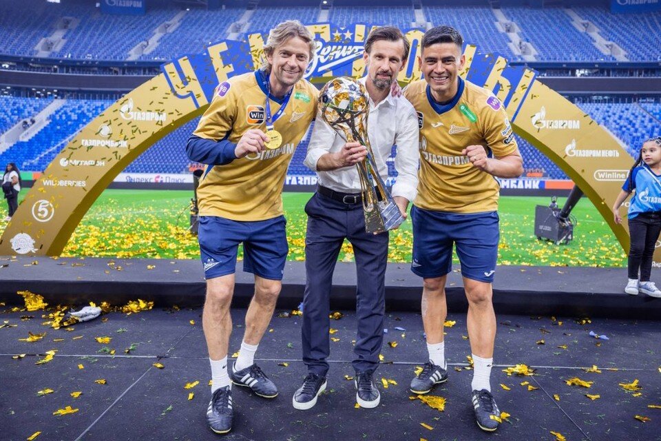    Дмитрий Медведев поздравил Сергея Семака с шестым подряд чемпионством РПЛ. ФК "Зенит"