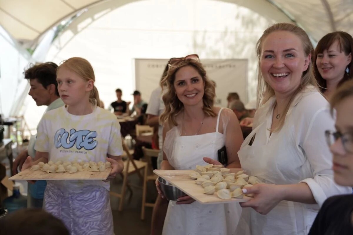    Более 4,5 тысяч пельменей налепили псковичи на гастрофестивале «Моя еда»