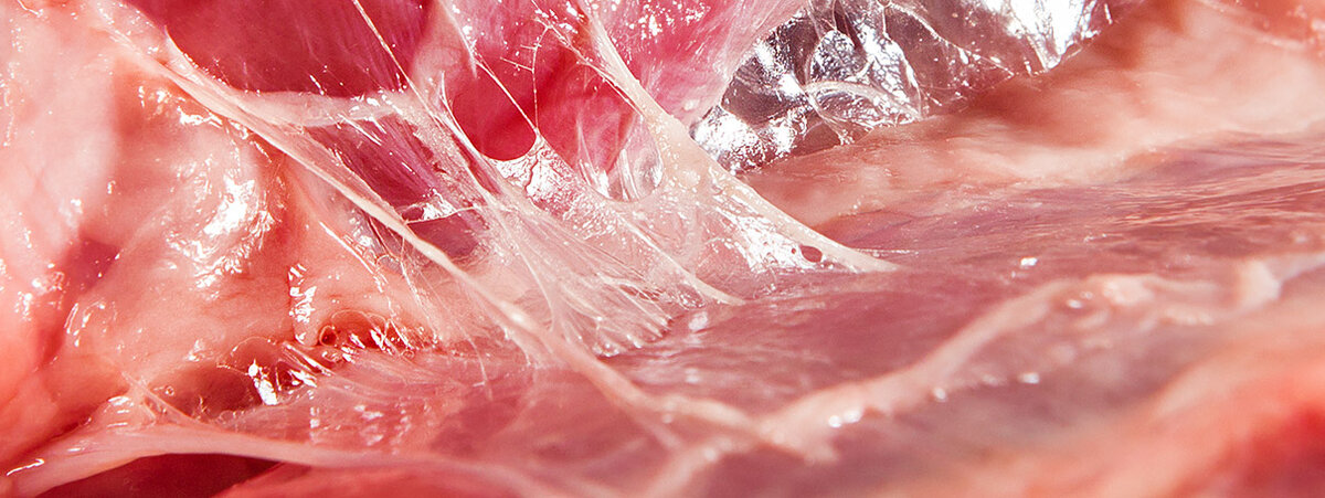 Тут фасция представлена в виде плёнки, которую так тщательно срезают хозяйки