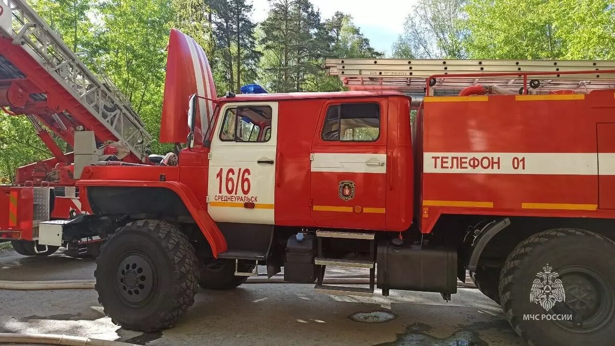 Заброшенное здание горит в Среднеуральске | Новости Тагила TagilCity.ru |  Дзен