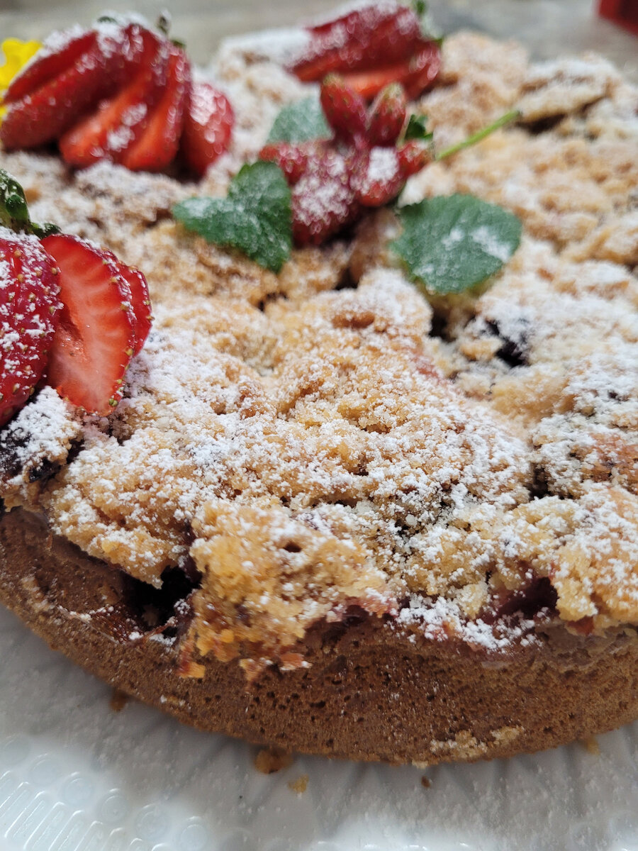 Фото автора.Клубничный пирог со штрейзелем.