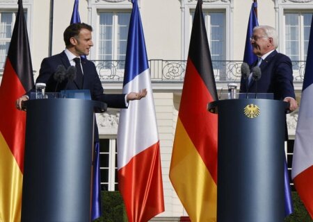    Везде враги. Макрон вновь заявил о риске смерти Европы