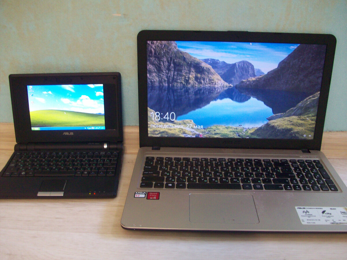 Сравнение Asus EEE PC 700 и обычного 15,6" ноутбука. Фото автора.