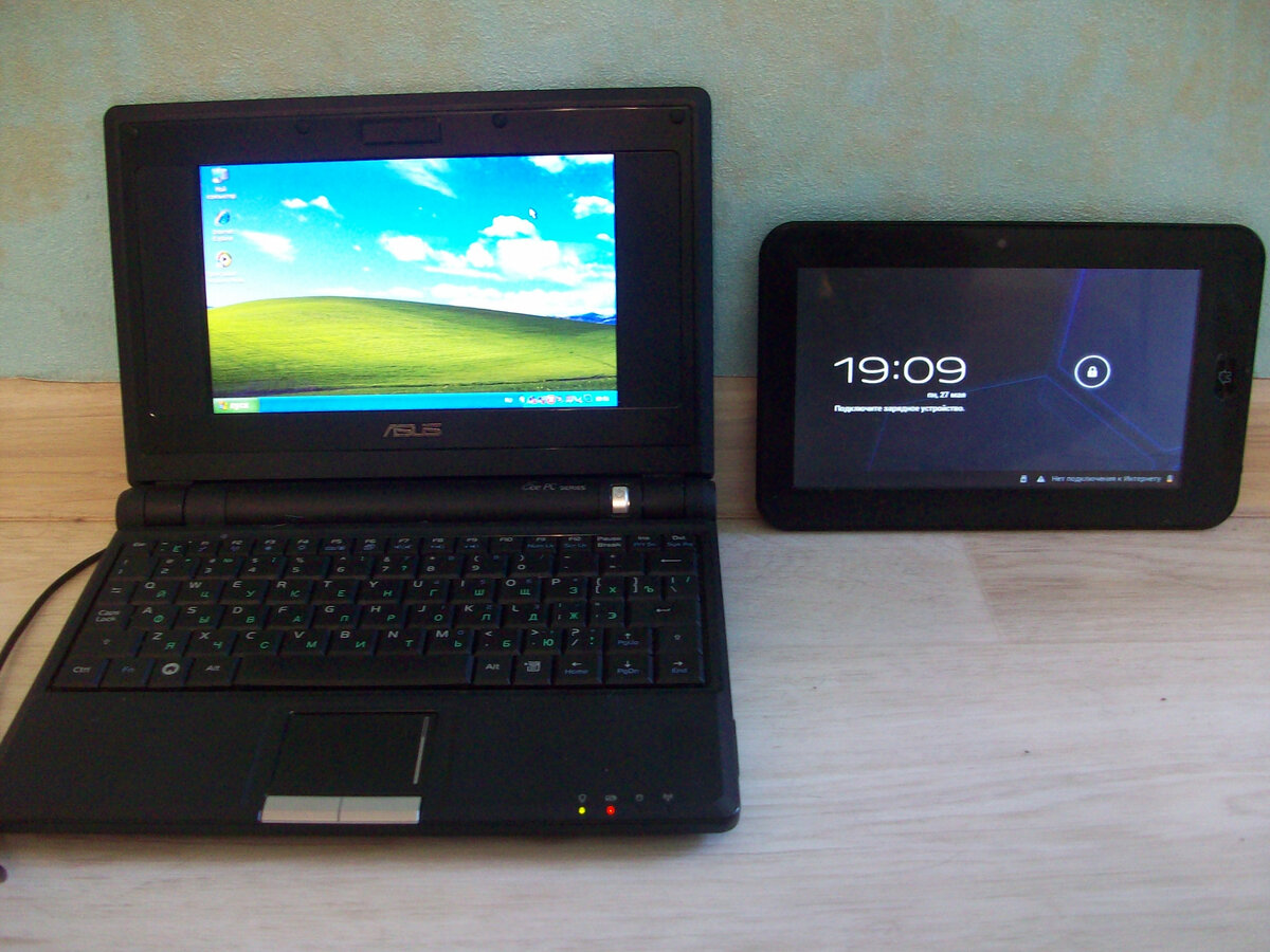 Сравнение Asus EEE PC 700 и планшета Explay Informer 705. Фото автора.