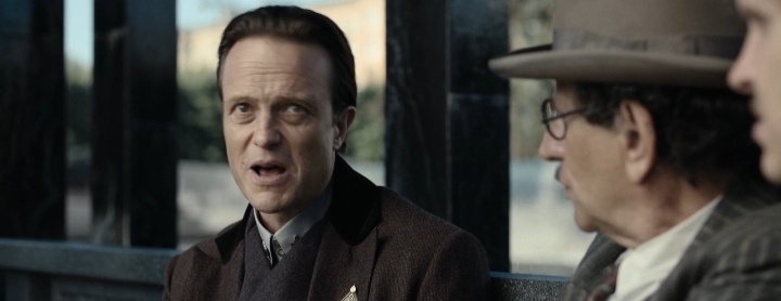 Кадр из фильма "Мастер и Маргарита" (Воланд и Берлиоз) 