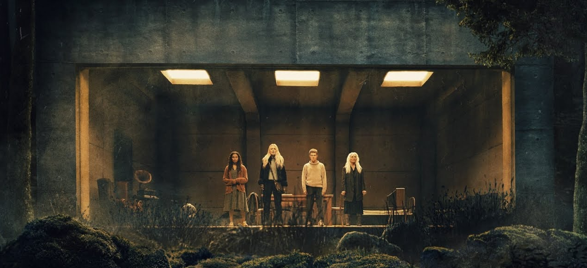 Смотрители - THE WATCHERS Warner Bros. Pictures